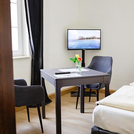 Fliegerhorst Hotel Дрезден Екстериор снимка