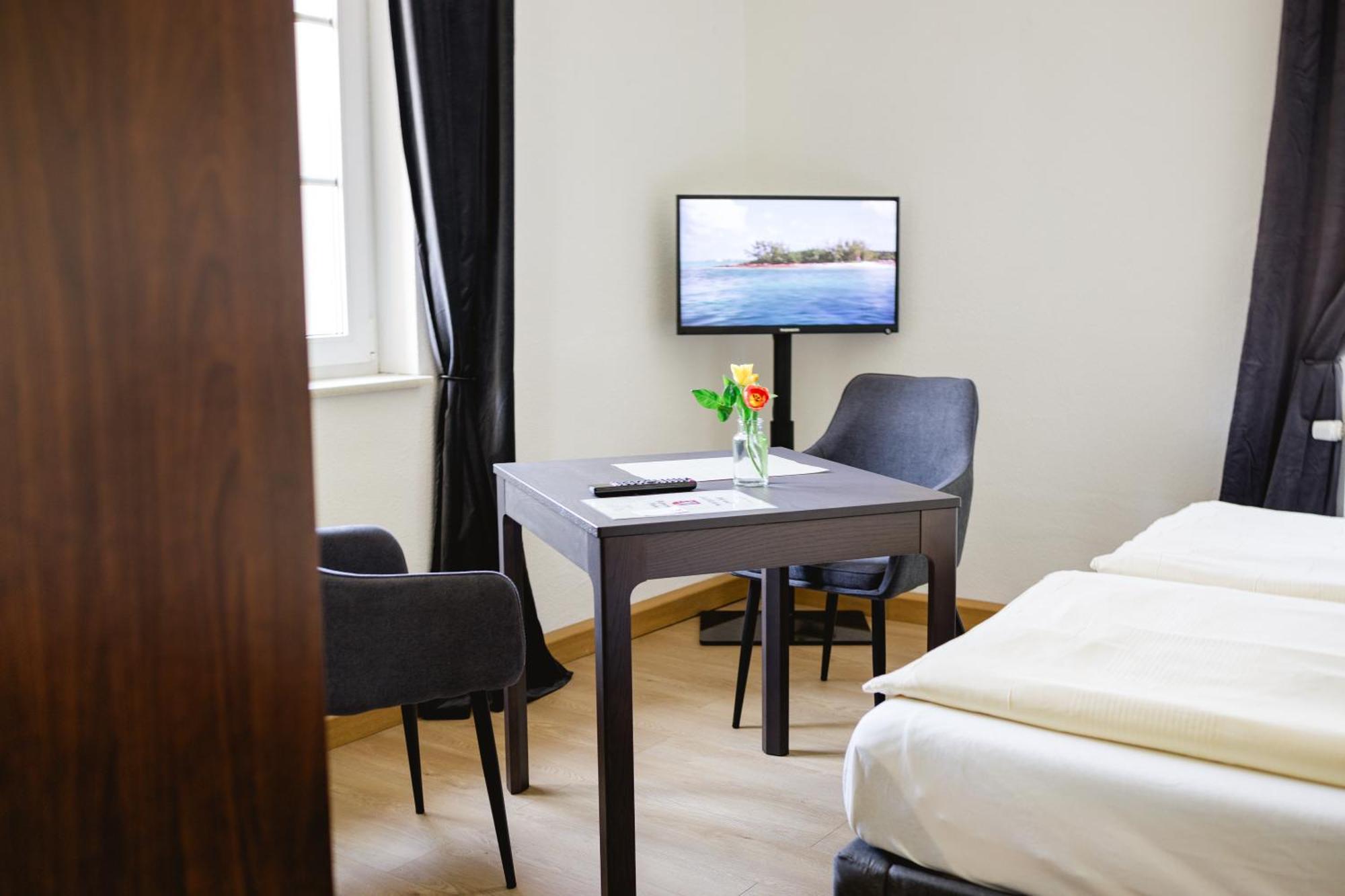 Fliegerhorst Hotel Дрезден Екстериор снимка