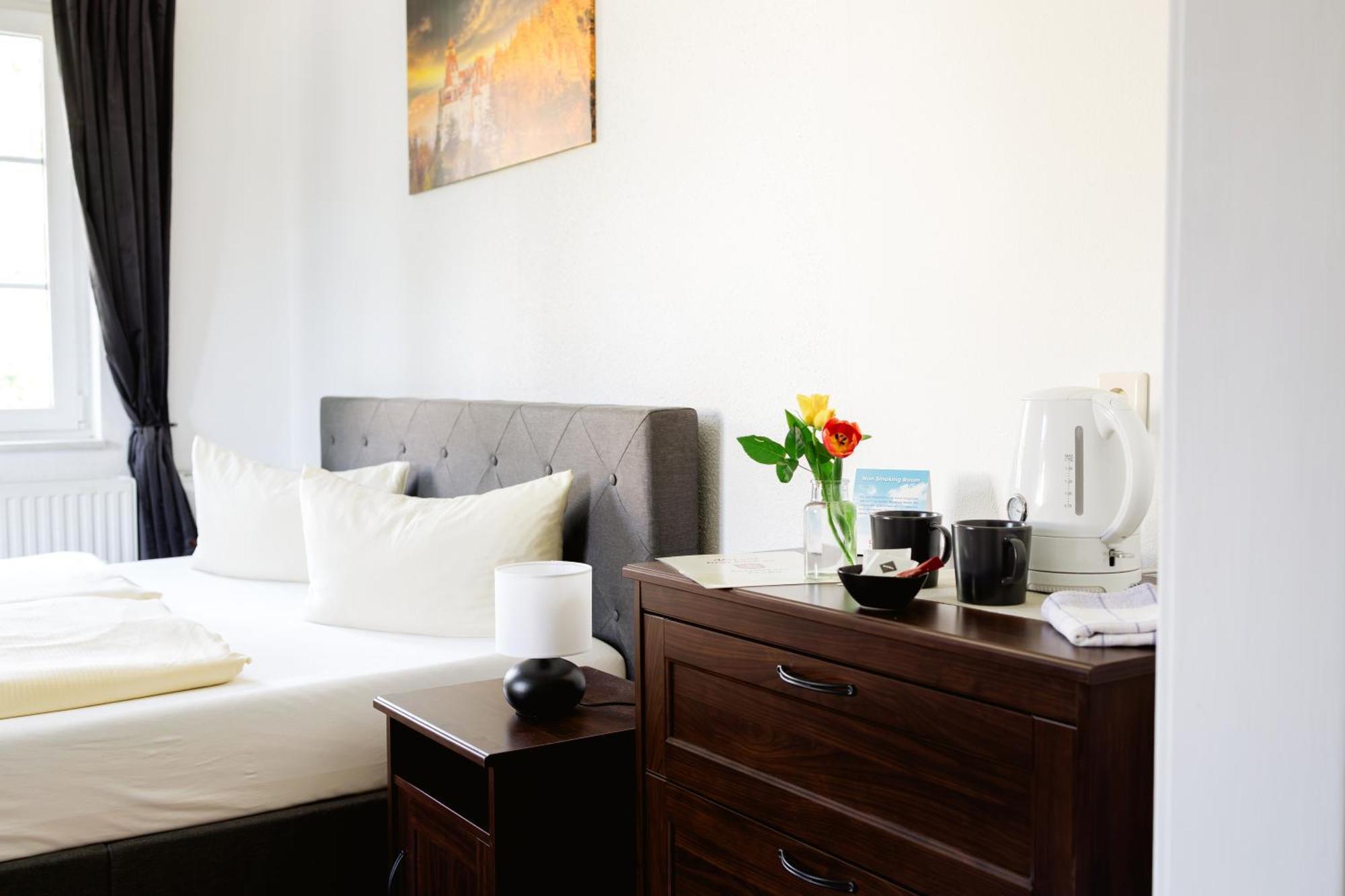 Fliegerhorst Hotel Дрезден Екстериор снимка