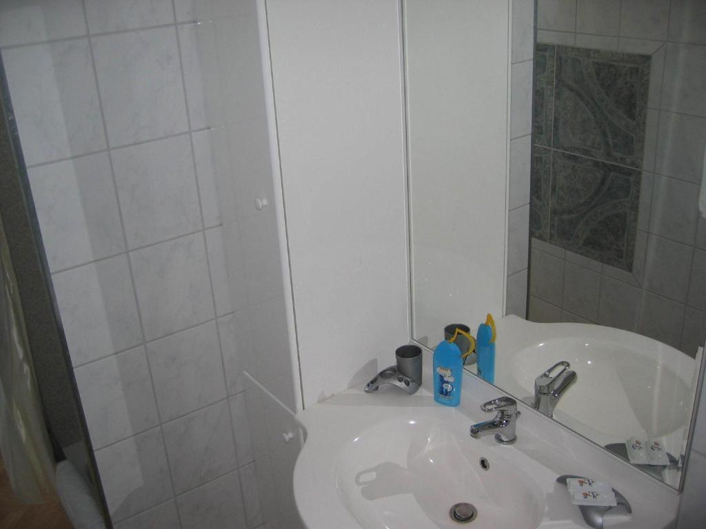 Fliegerhorst Hotel Дрезден Екстериор снимка